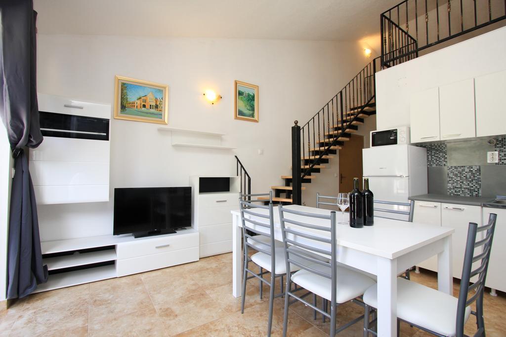 Robinson Bella Apartment Bogomolje Luaran gambar