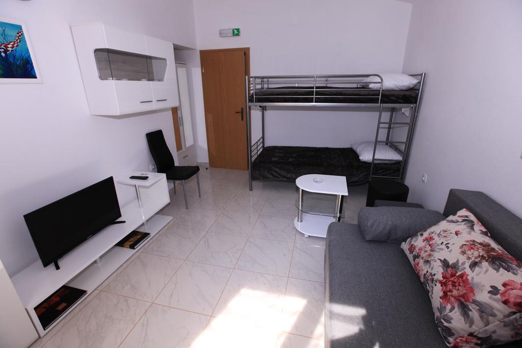 Robinson Bella Apartment Bogomolje Luaran gambar
