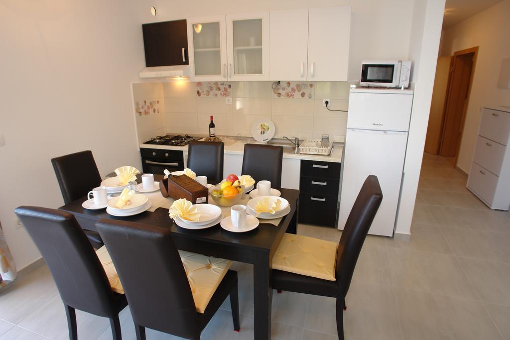 Robinson Bella Apartment Bogomolje Luaran gambar